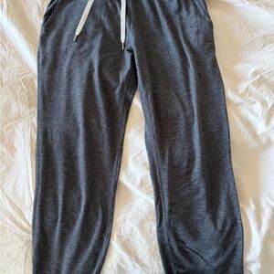 Vuori Performance Jogger - excellent condition